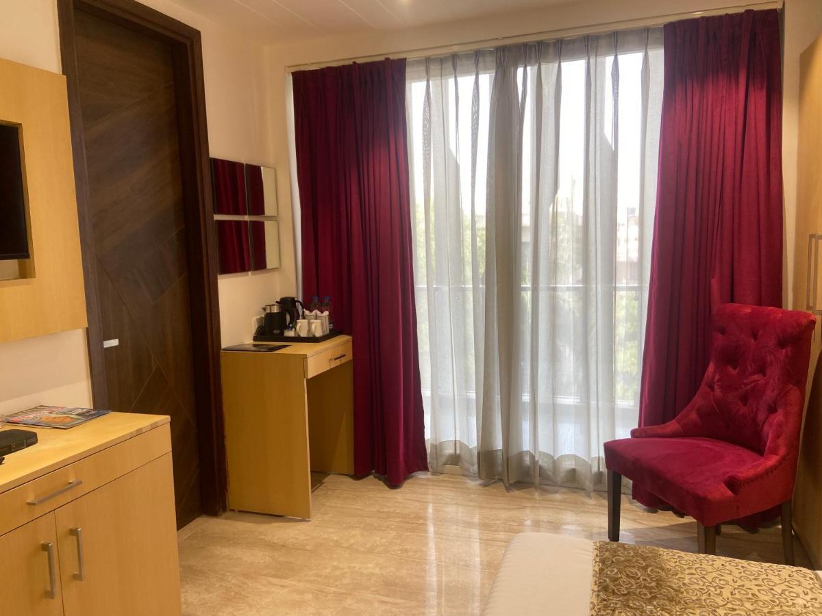 Malbork Rajouri Garden Delhi - Couple Friendly Local Ids Accepted New Delhi