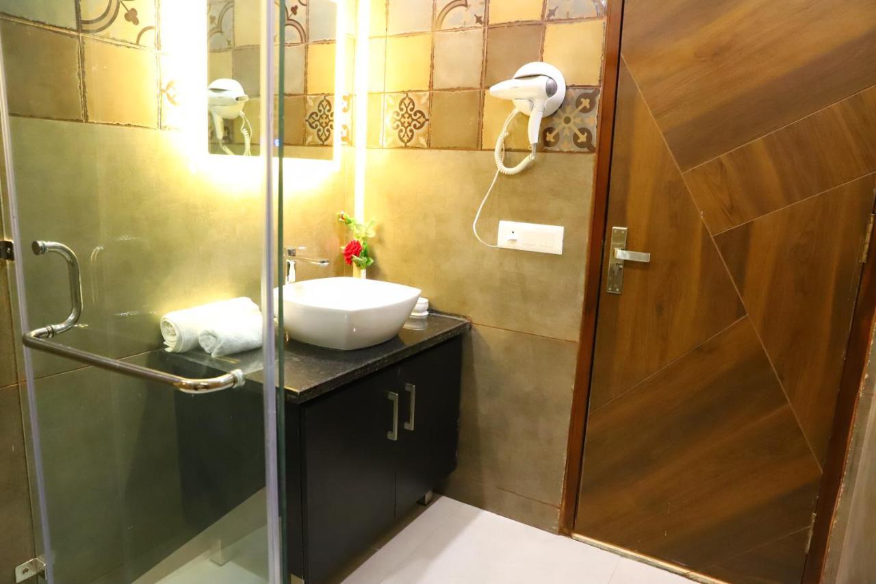 Malbork Rajouri Garden Delhi - Couple Friendly Local Ids Accepted 3* New Delhi